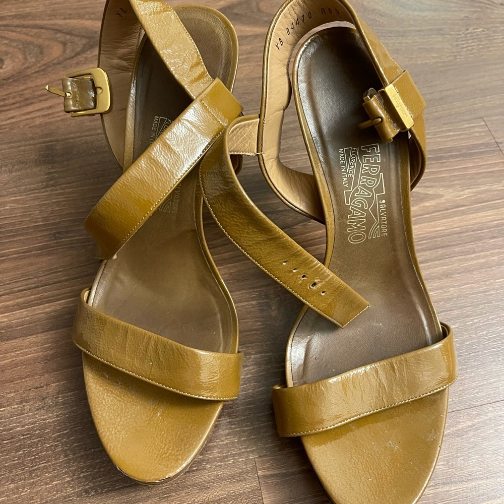 Salvatore Ferragaml sandals in good condition. Very comfortable.